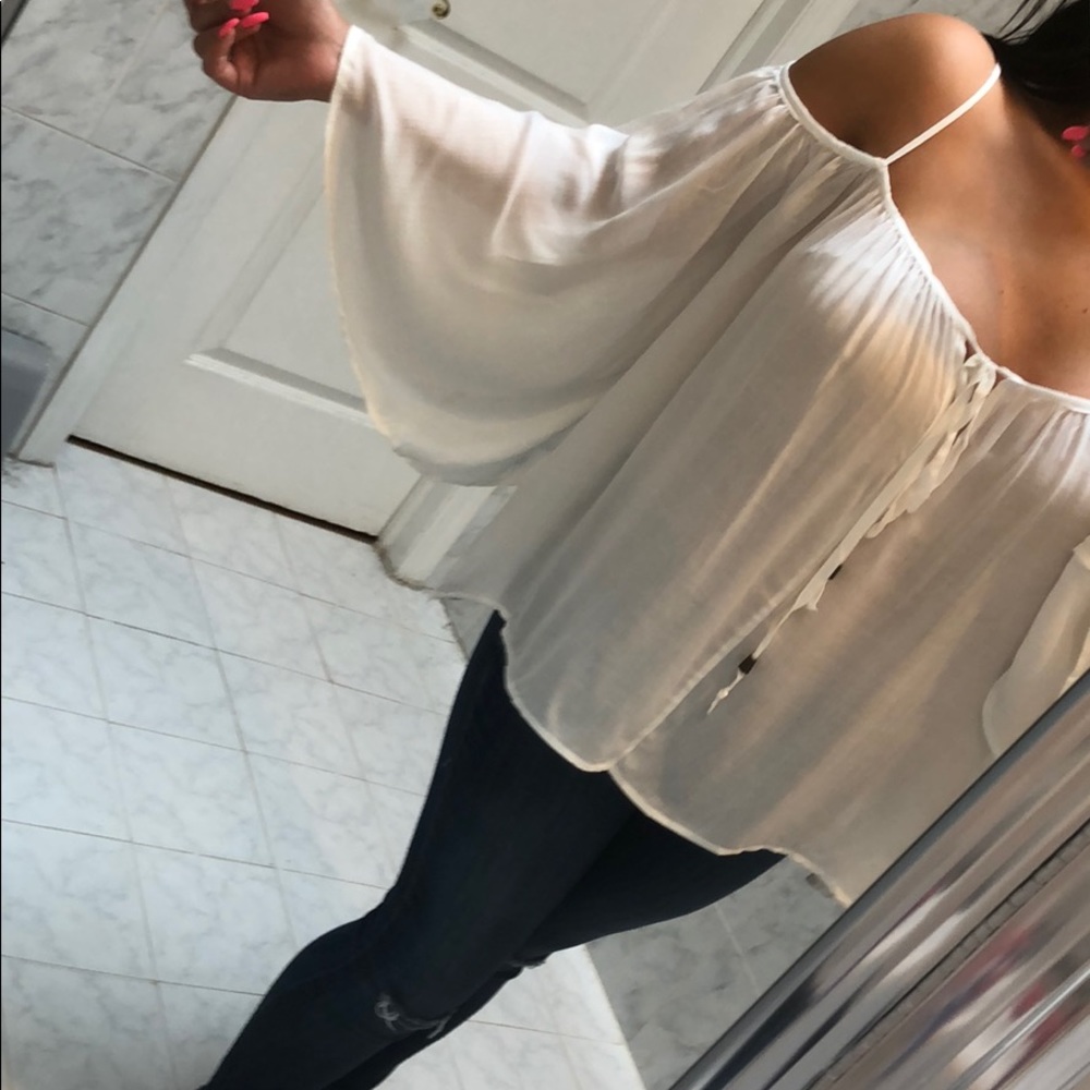 Last 1! COLD SHOULDER & BELL SLEEVE TOP - Picture 4 of 6